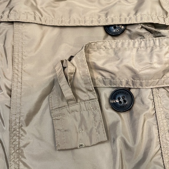 Authentic Burberry Trench - Picture 12 of 13